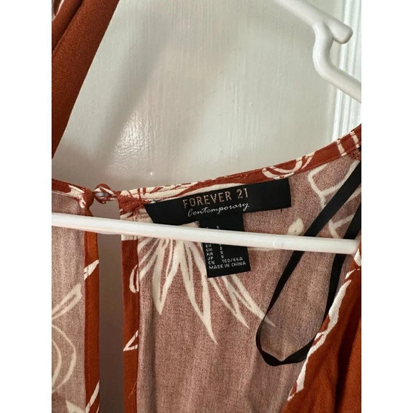 Forever21 Contemporary Women’s size Small jumpsuit - Picture 4 of 9